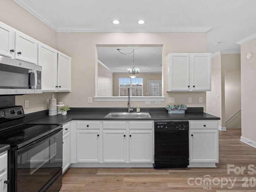103 High Ridge Road, Mooresville, NC 28117.  MLS# CAR4344209, YatesRealty ID 5053. 