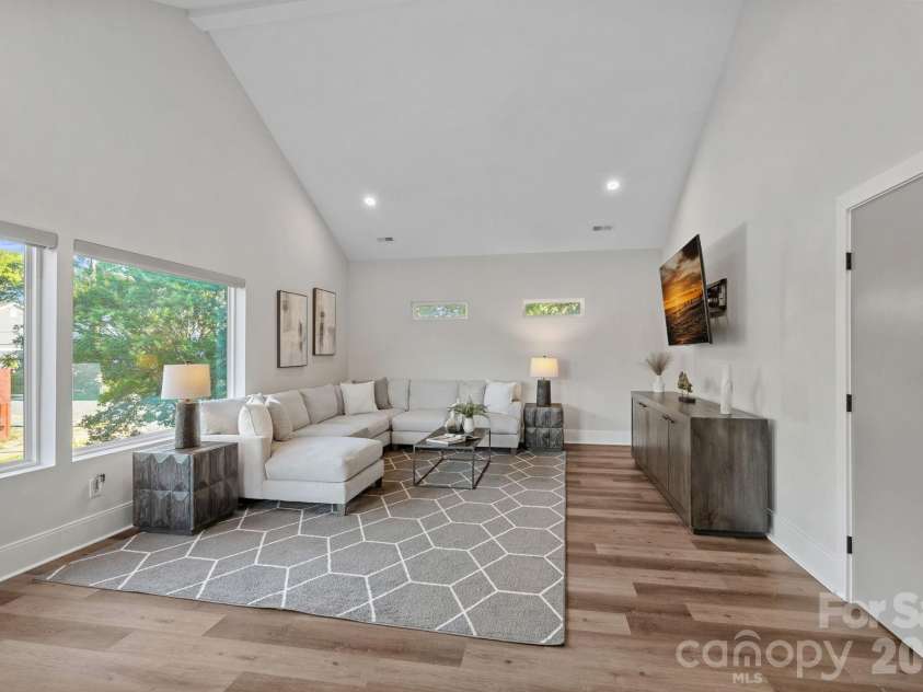 1316 Seigle Avenue, Charlotte, NC 28205.  MLS# CAR4422395, YatesRealty ID 50530. 