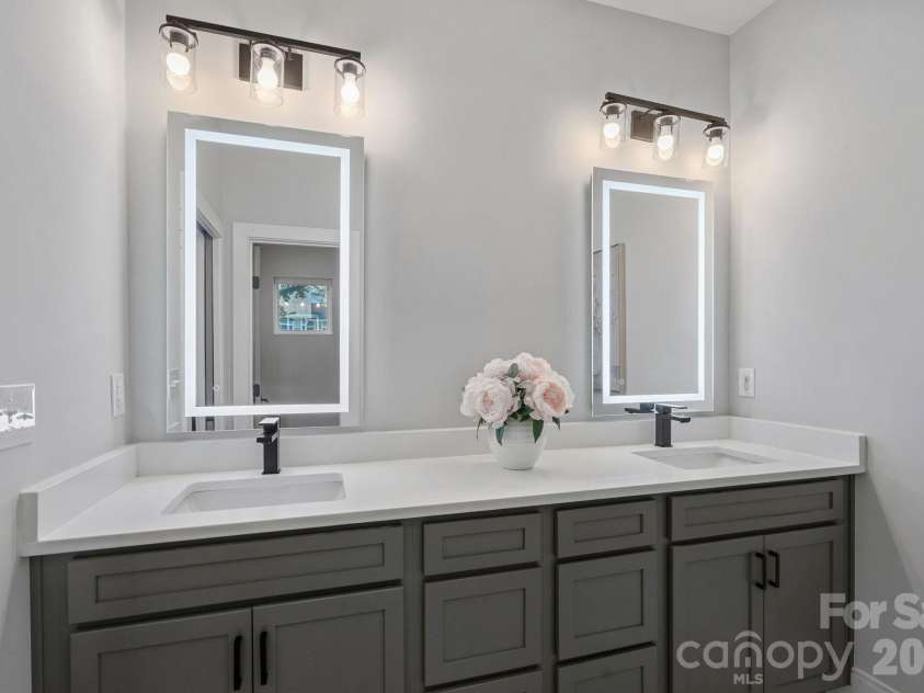 1316 Seigle Avenue, Charlotte, NC 28205.  MLS# CAR4422395, YatesRealty ID 50530. 