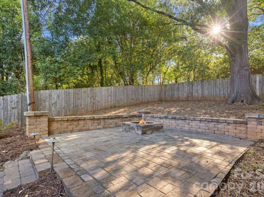1316 Seigle Avenue, Charlotte, NC 28205.  MLS# CAR4422395, YatesRealty ID 50530. 