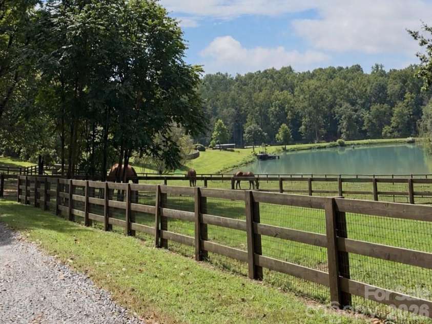 2985 Bradshaw Road, Mooresville, NC 28115.  MLS# CAR4417280, YatesRealty ID 50532. 
