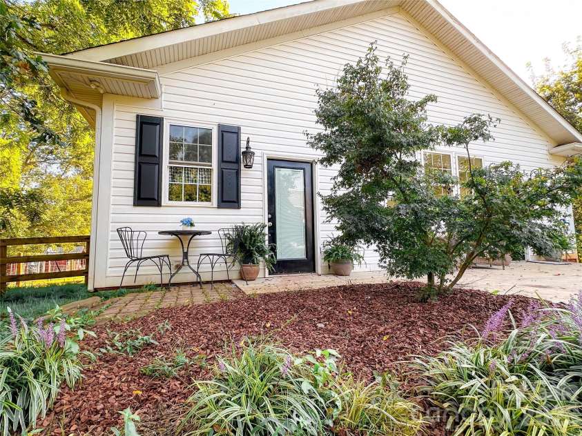 2985 Bradshaw Road, Mooresville, NC 28115.  MLS# CAR4417280, YatesRealty ID 50532. 