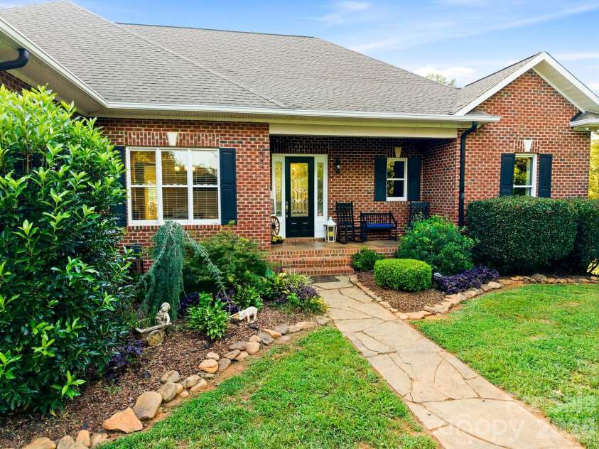 2985 Bradshaw Road, Mooresville, NC 28115.  MLS# CAR4417280, YatesRealty ID 50532. 