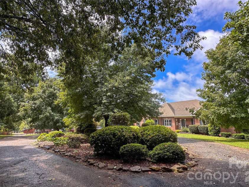 2985 Bradshaw Road, Mooresville, NC 28115.  MLS# CAR4417280, YatesRealty ID 50532. Circular driveway