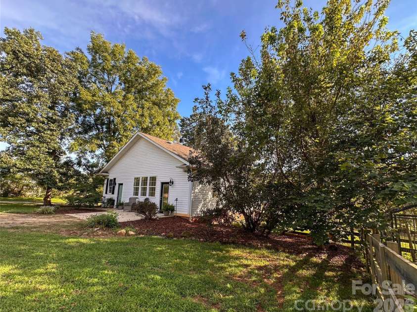 2985 Bradshaw Road, Mooresville, NC 28115.  MLS# CAR4417280, YatesRealty ID 50532. Guest cottage