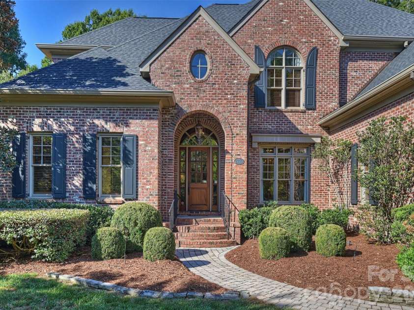 2720 Tanglewood Lane, Charlotte, NC 28211.  MLS# CAR4419567, YatesRealty ID 50538. 