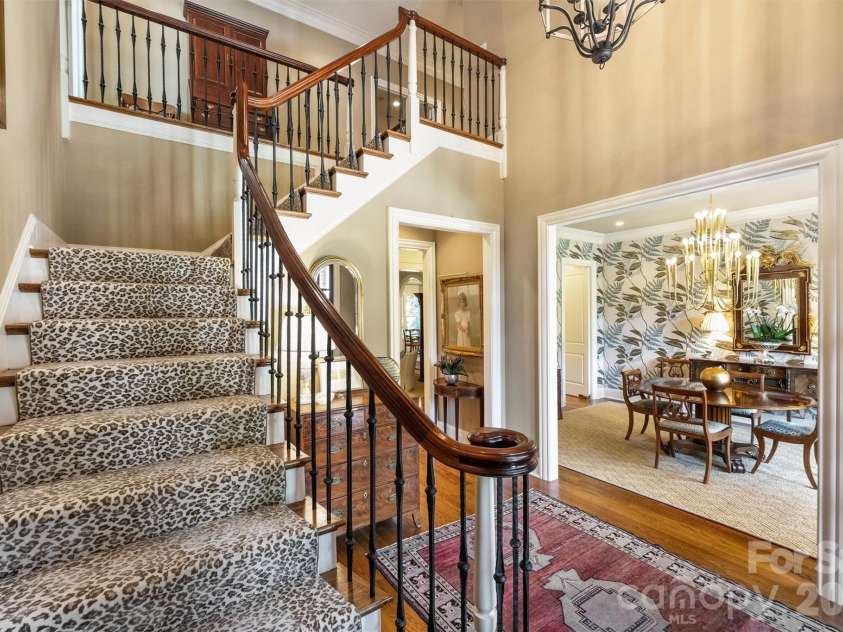 2720 Tanglewood Lane, Charlotte, NC 28211.  MLS# CAR4419567, YatesRealty ID 50538. 