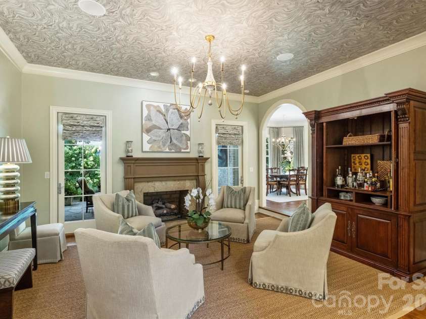 2720 Tanglewood Lane, Charlotte, NC 28211.  MLS# CAR4419567, YatesRealty ID 50538. 