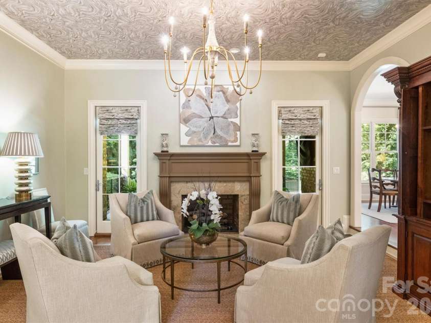 2720 Tanglewood Lane, Charlotte, NC 28211.  MLS# CAR4419567, YatesRealty ID 50538. 