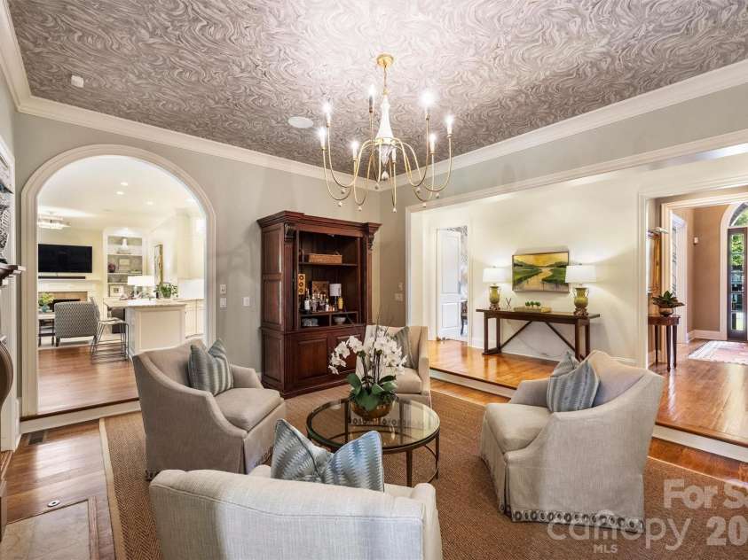2720 Tanglewood Lane, Charlotte, NC 28211.  MLS# CAR4419567, YatesRealty ID 50538. 