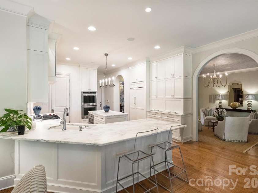 2720 Tanglewood Lane, Charlotte, NC 28211.  MLS# CAR4419567, YatesRealty ID 50538. 