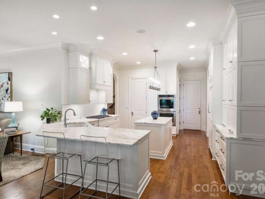 2720 Tanglewood Lane, Charlotte, NC 28211.  MLS# CAR4419567, YatesRealty ID 50538. 