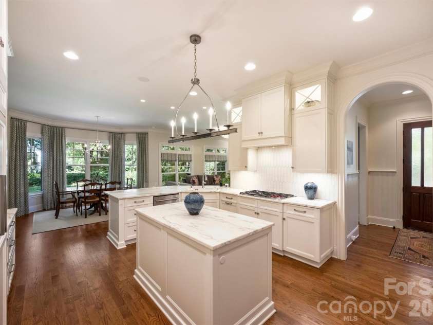 2720 Tanglewood Lane, Charlotte, NC 28211.  MLS# CAR4419567, YatesRealty ID 50538. 