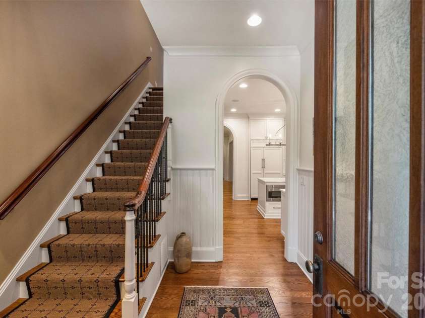 2720 Tanglewood Lane, Charlotte, NC 28211.  MLS# CAR4419567, YatesRealty ID 50538. 