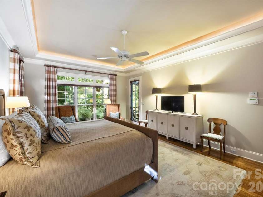 2720 Tanglewood Lane, Charlotte, NC 28211.  MLS# CAR4419567, YatesRealty ID 50538. 