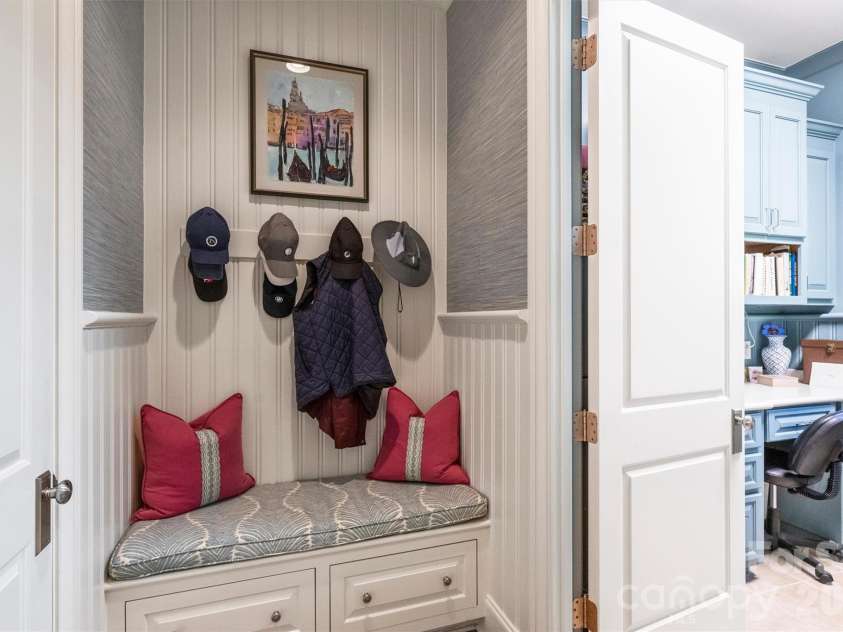 2720 Tanglewood Lane, Charlotte, NC 28211.  MLS# CAR4419567, YatesRealty ID 50538. 