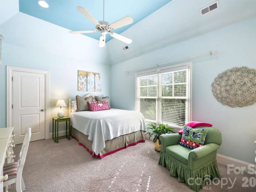 2720 Tanglewood Lane, Charlotte, NC 28211.  MLS# CAR4419567, YatesRealty ID 50538. 