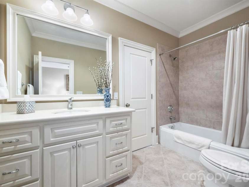 2720 Tanglewood Lane, Charlotte, NC 28211.  MLS# CAR4419567, YatesRealty ID 50538. 