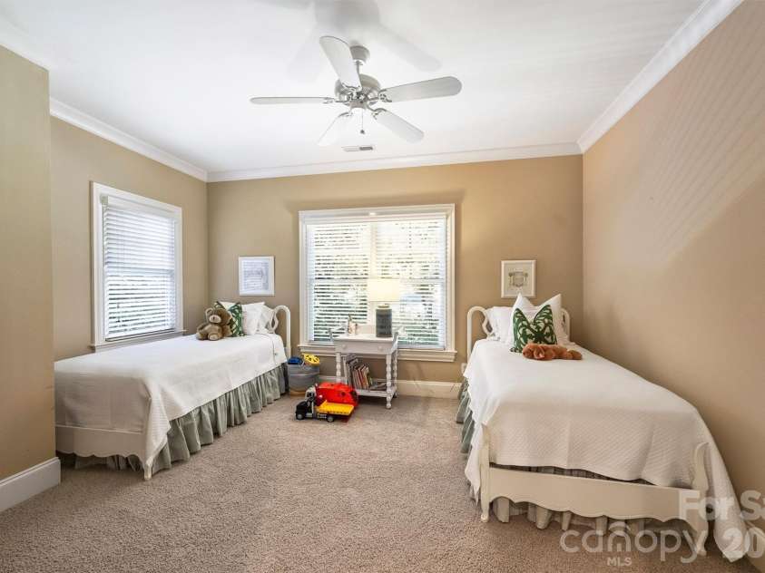 2720 Tanglewood Lane, Charlotte, NC 28211.  MLS# CAR4419567, YatesRealty ID 50538. 