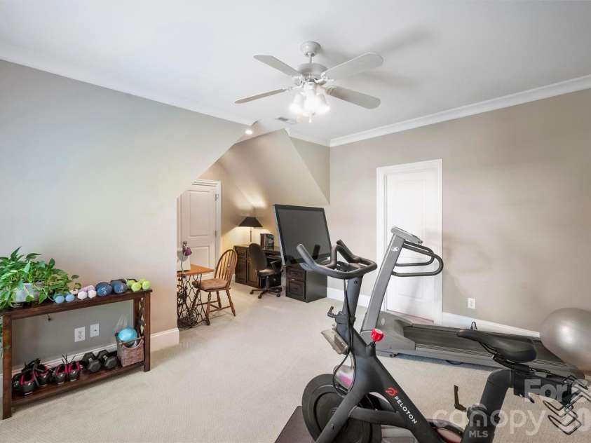 2720 Tanglewood Lane, Charlotte, NC 28211.  MLS# CAR4419567, YatesRealty ID 50538. 