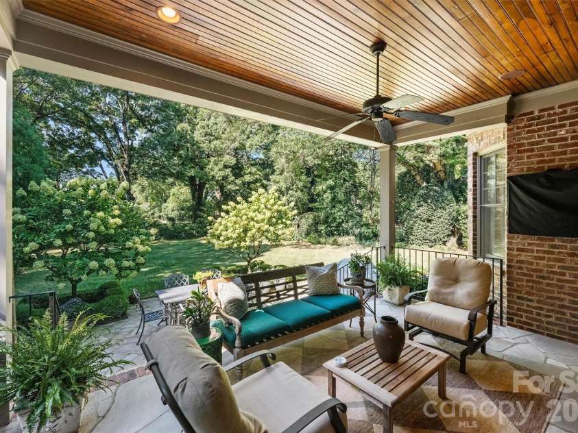 2720 Tanglewood Lane, Charlotte, NC 28211.  MLS# CAR4419567, YatesRealty ID 50538. 