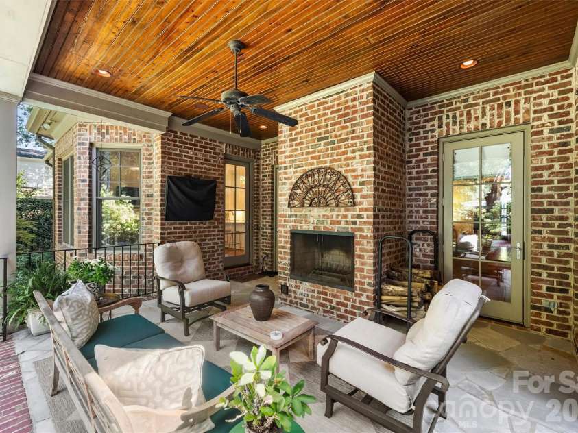 2720 Tanglewood Lane, Charlotte, NC 28211.  MLS# CAR4419567, YatesRealty ID 50538. 