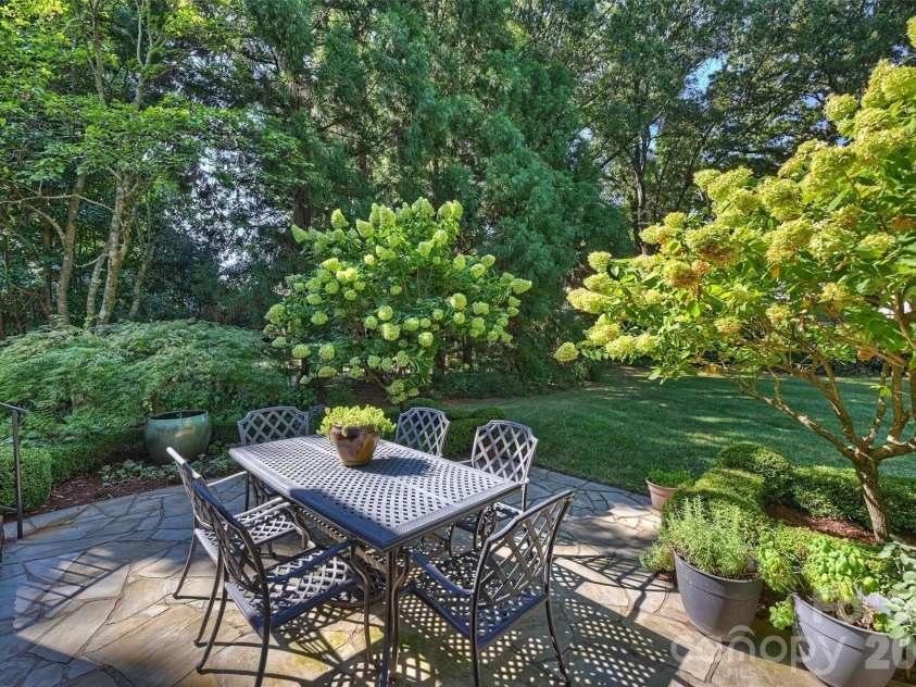 2720 Tanglewood Lane, Charlotte, NC 28211.  MLS# CAR4419567, YatesRealty ID 50538. 