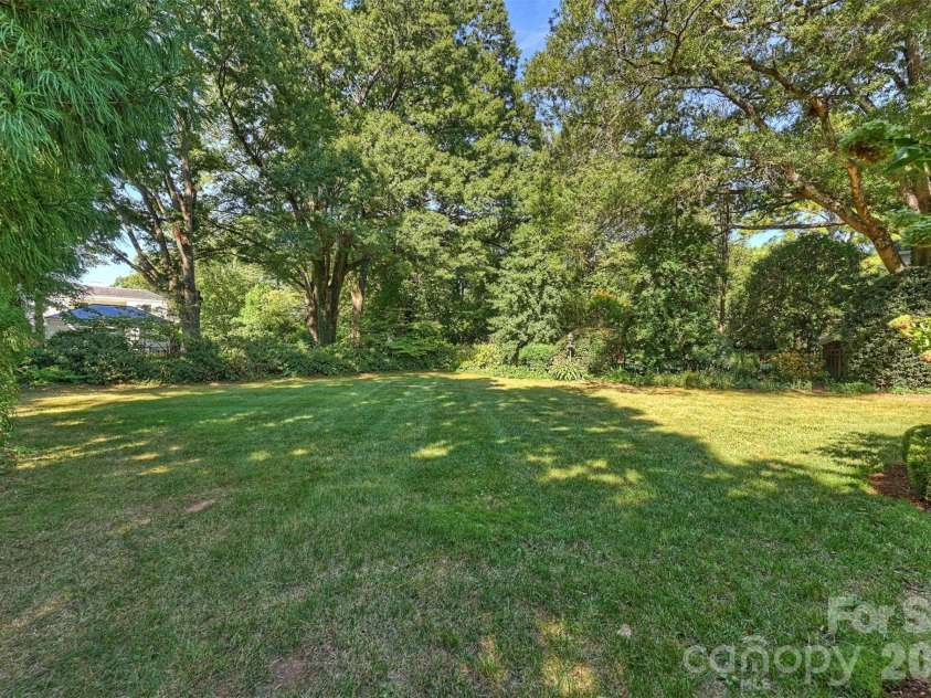 2720 Tanglewood Lane, Charlotte, NC 28211.  MLS# CAR4419567, YatesRealty ID 50538. 