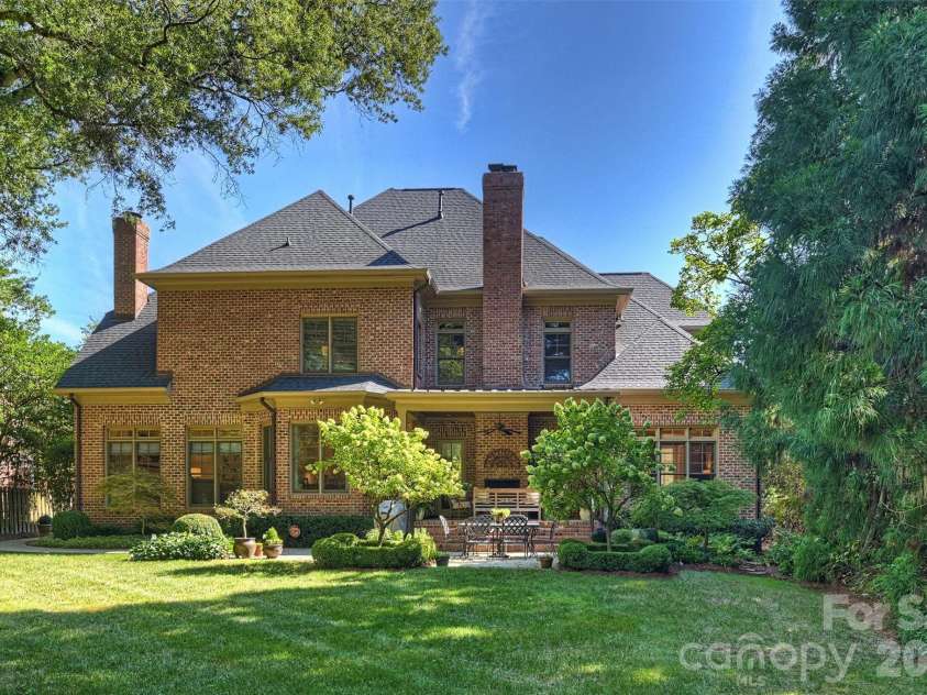 2720 Tanglewood Lane, Charlotte, NC 28211.  MLS# CAR4419567, YatesRealty ID 50538. 