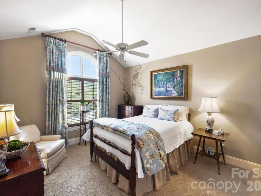 2720 Tanglewood Lane, Charlotte, NC 28211.  MLS# CAR4419567, YatesRealty ID 50538. 
