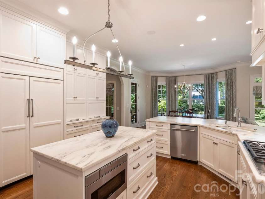 2720 Tanglewood Lane, Charlotte, NC 28211.  MLS# CAR4419567, YatesRealty ID 50538. 