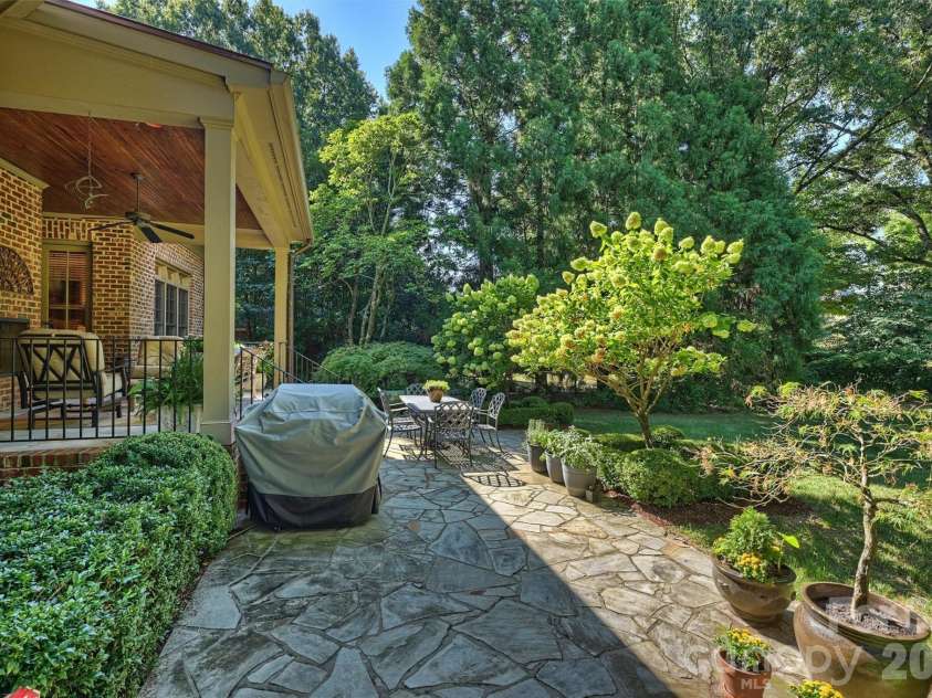 2720 Tanglewood Lane, Charlotte, NC 28211.  MLS# CAR4419567, YatesRealty ID 50538. 