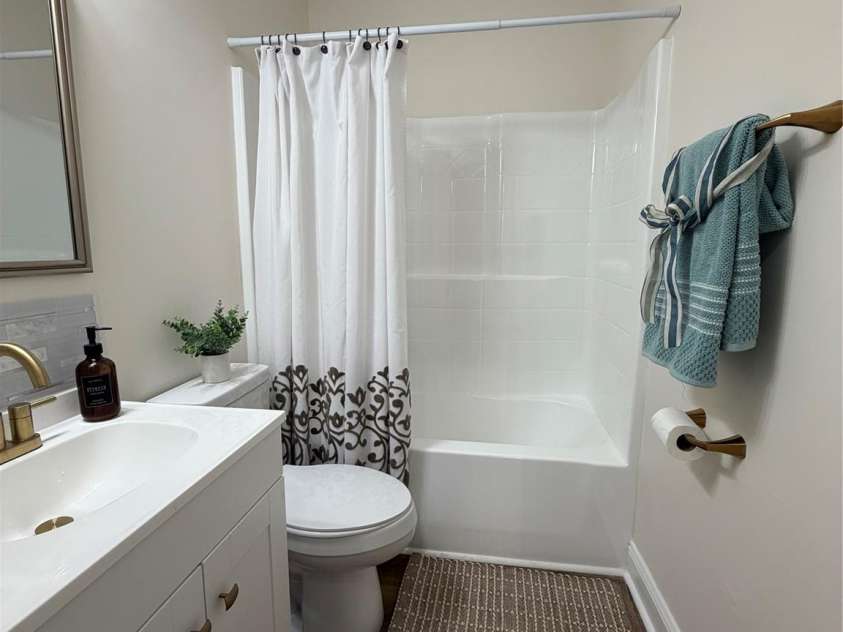 609 Durham Avenue, Statesville, NC 28677.  MLS# CAR4419733, YatesRealty ID 50539. 