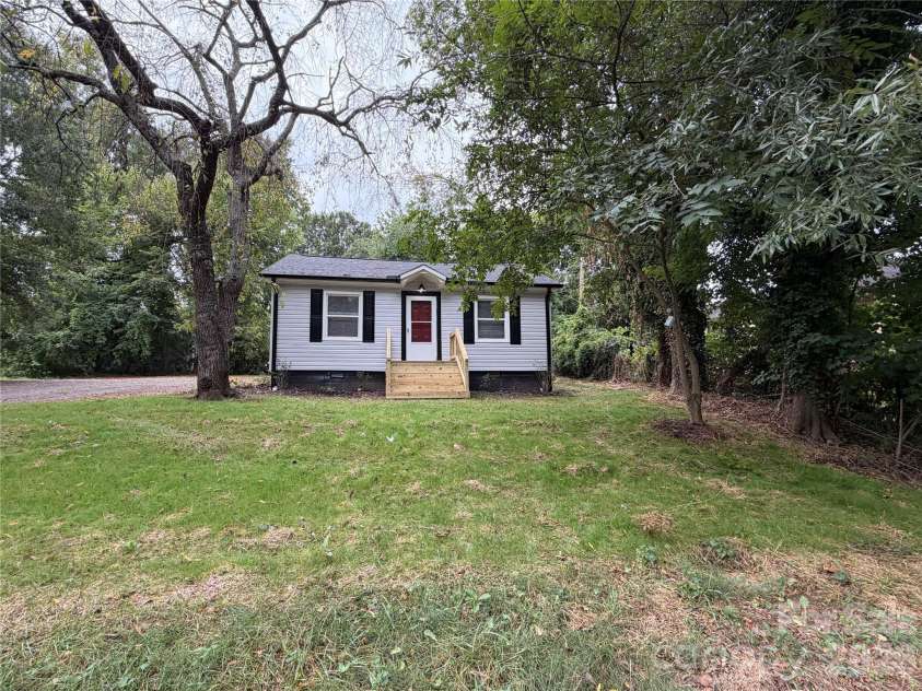 609 Durham Avenue, Statesville, NC 28677.  MLS# CAR4419733, YatesRealty ID 50539. 