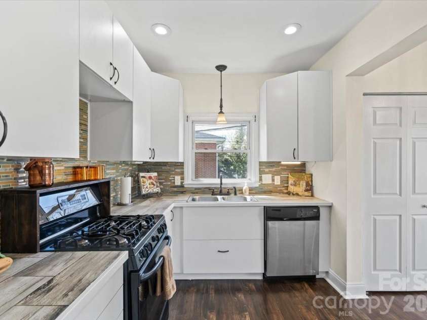 305 Linestowe Drive, Belmont, NC 28012.  MLS# CAR4355953, YatesRealty ID 5054. 