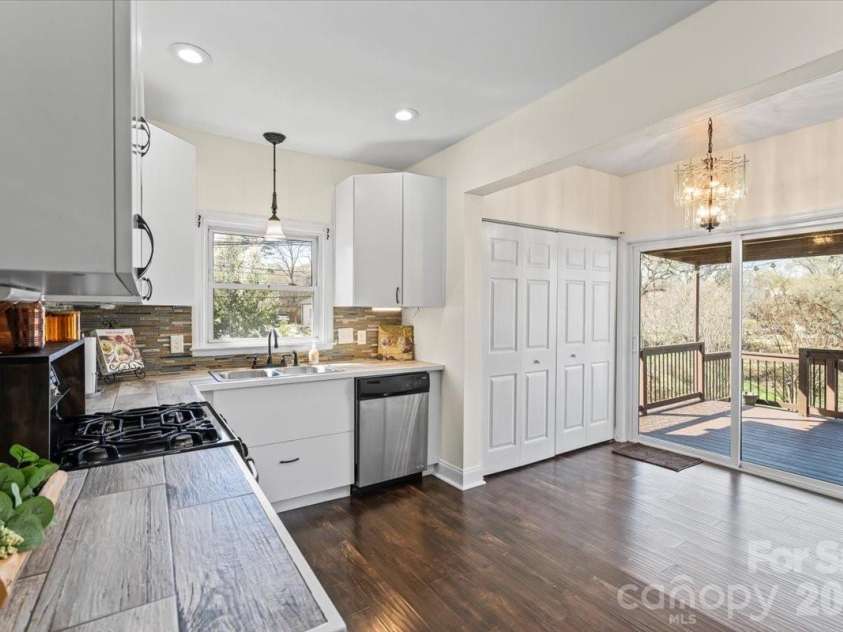 305 Linestowe Drive, Belmont, NC 28012.  MLS# CAR4355953, YatesRealty ID 5054. 