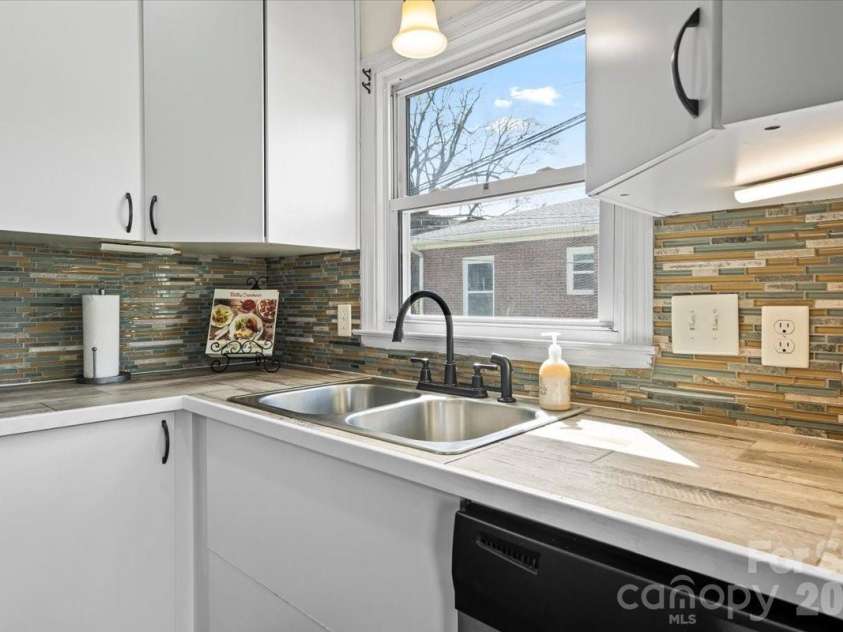 305 Linestowe Drive, Belmont, NC 28012.  MLS# CAR4355953, YatesRealty ID 5054. 