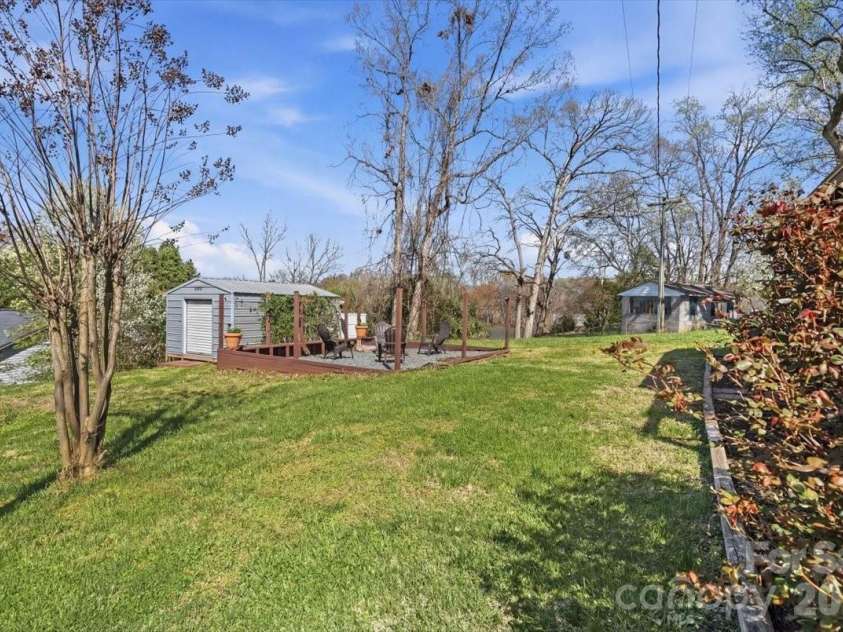 305 Linestowe Drive, Belmont, NC 28012.  MLS# CAR4355953, YatesRealty ID 5054. River views from your own backyard