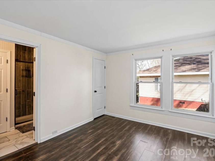 305 Linestowe Drive, Belmont, NC 28012.  MLS# CAR4355953, YatesRealty ID 5054. Secondary BR with  full bath