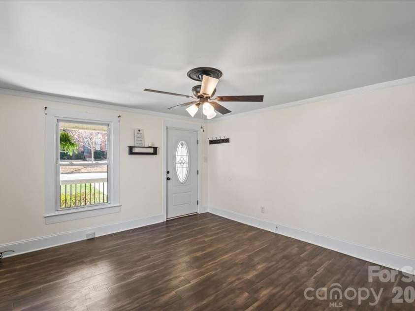 305 Linestowe Drive, Belmont, NC 28012.  MLS# CAR4355953, YatesRealty ID 5054. Spacious LR