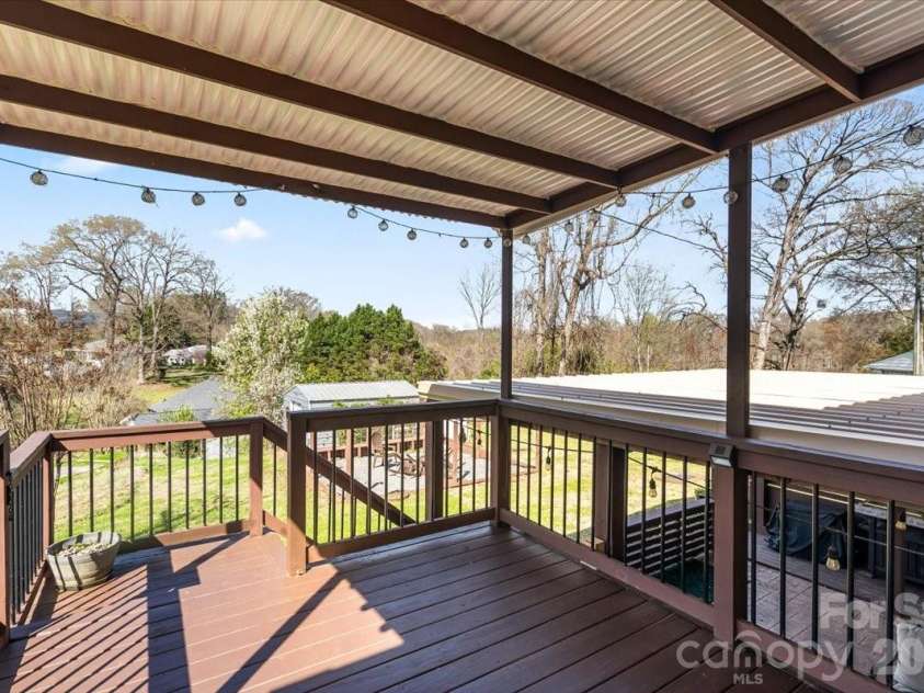 305 Linestowe Drive, Belmont, NC 28012.  MLS# CAR4355953, YatesRealty ID 5054. Upper deck