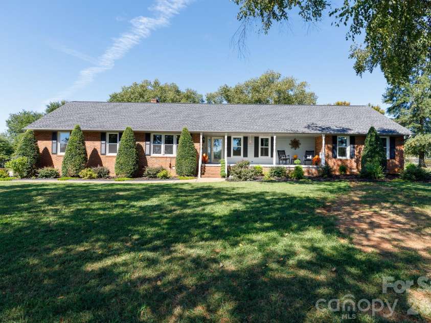 411 Cherokee National Highway, Gaffney, SC 29341.  MLS# CAR4420560, YatesRealty ID 50542. 