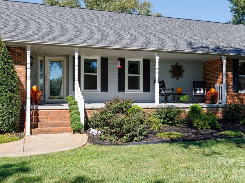411 Cherokee National Highway, Gaffney, SC 29341.  MLS# CAR4420560, YatesRealty ID 50542. 