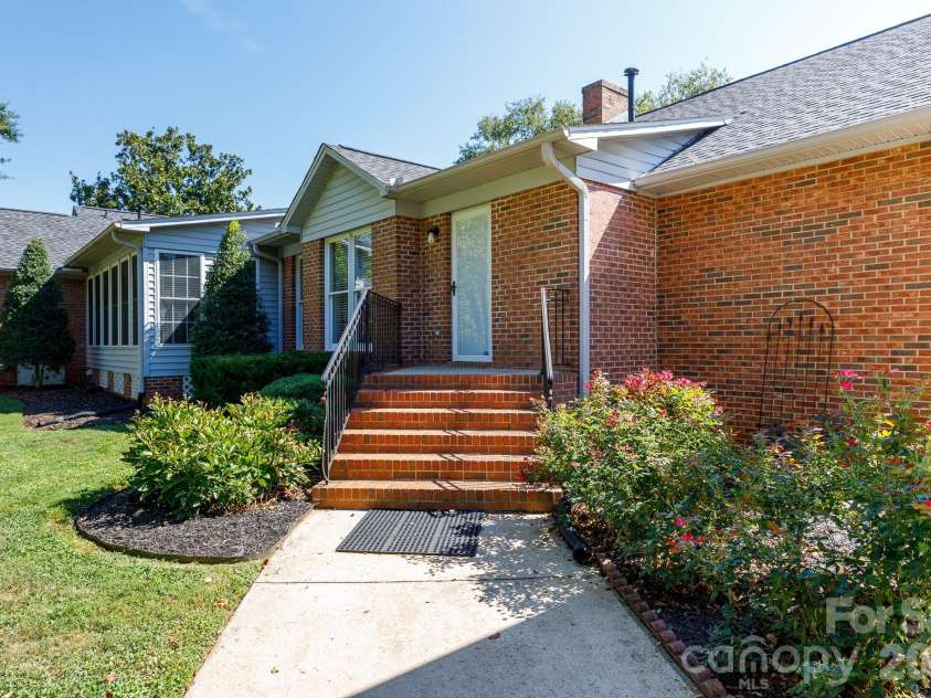 411 Cherokee National Highway, Gaffney, SC 29341.  MLS# CAR4420560, YatesRealty ID 50542. 