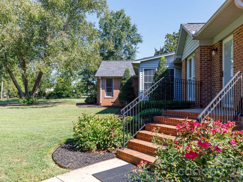 411 Cherokee National Highway, Gaffney, SC 29341.  MLS# CAR4420560, YatesRealty ID 50542. 