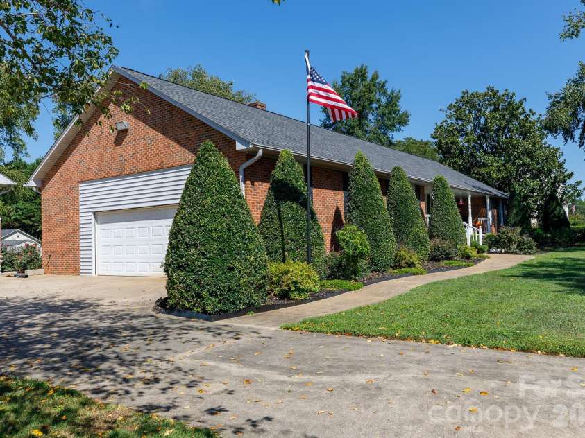 411 Cherokee National Highway, Gaffney, SC 29341.  MLS# CAR4420560, YatesRealty ID 50542. 