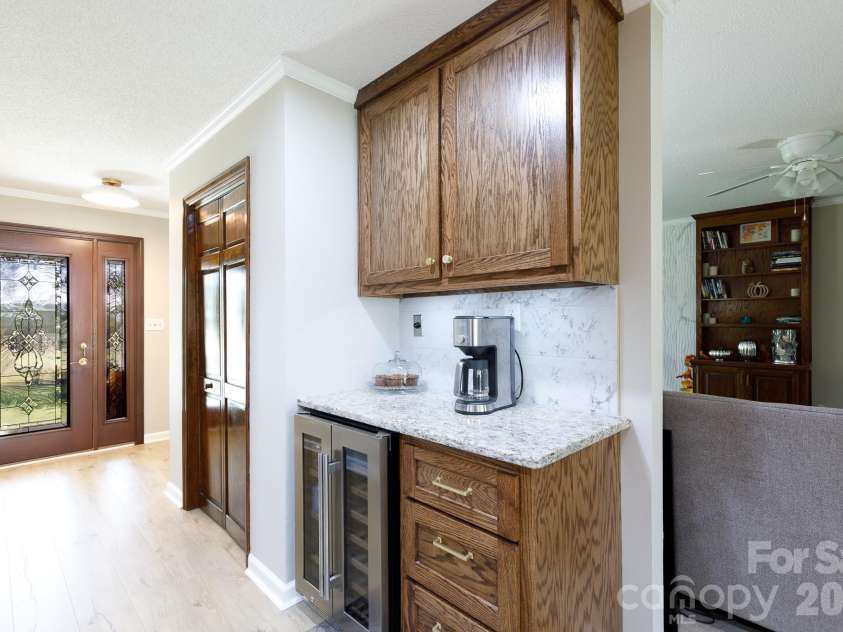 411 Cherokee National Highway, Gaffney, SC 29341.  MLS# CAR4420560, YatesRealty ID 50542. Sunroom/Dining Room