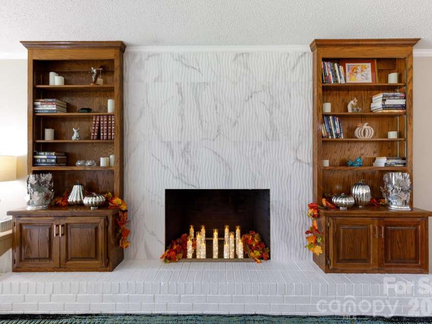 411 Cherokee National Highway, Gaffney, SC 29341.  MLS# CAR4420560, YatesRealty ID 50542. Wood Burning Fireplace