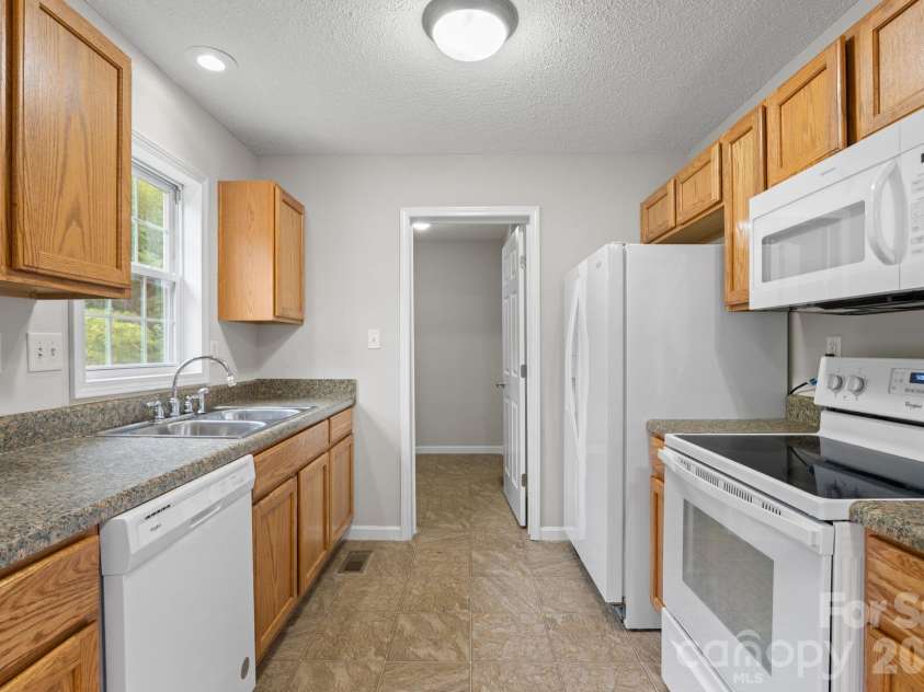 53 Newberry Drive, Fletcher, NC 28732.  MLS# CAR4411707, YatesRealty ID 50543. 