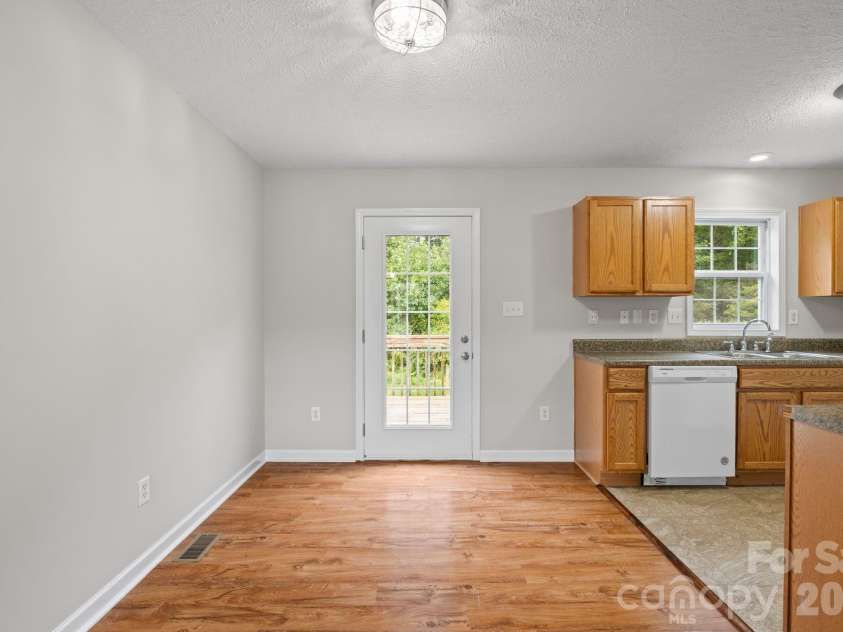 53 Newberry Drive, Fletcher, NC 28732.  MLS# CAR4411707, YatesRealty ID 50543. Dining area